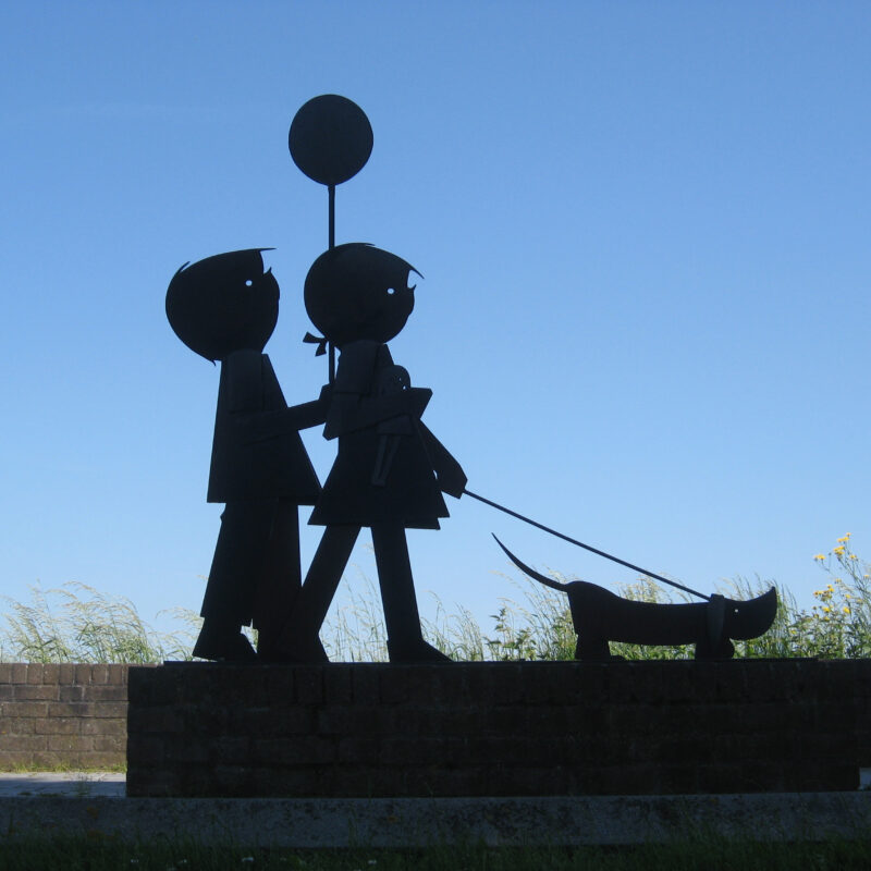 Jip en Janneke standbeeld aan de Waalkade in Zaltbommel